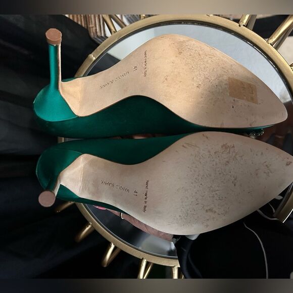 Manolo Blahnik Hangisi Crystal Buckle Pump - Picture 3 of 12